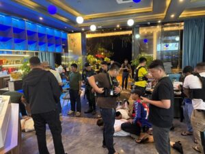 シハヌークビル　レストランで銃撃戦が発生、中国マフィアの抗争に警察は大量逮捕