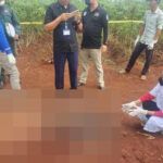 村人が畑に髪の毛が出ていることに気づき、中国人？の遺体を発見