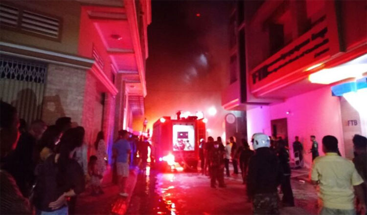 バッタンバン、プノンペン、相次ぐ大規模火災スーパーマーケット火災で損失約100万ドル、プノンペンでは死傷者も