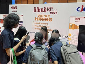 プノンペンで就職フェア開(8月22-23日)、3,467人の学生参加 日系企業も採用に意欲