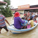 7月から9月にかけて洪水が発生し、19人が死亡