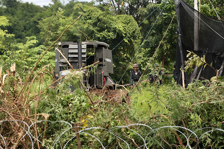 タイ軍　プレイチャンの有刺鉄線の向こうの土地を開墾、実効支配を強化