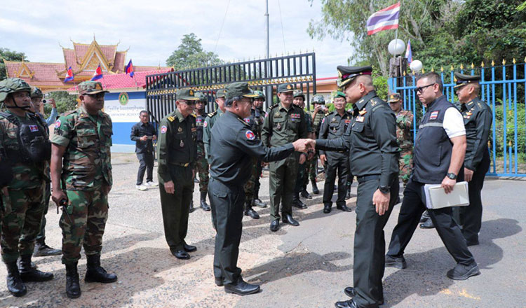 カンボジアとタイの軍司令官がオスマック国際検問所で会談