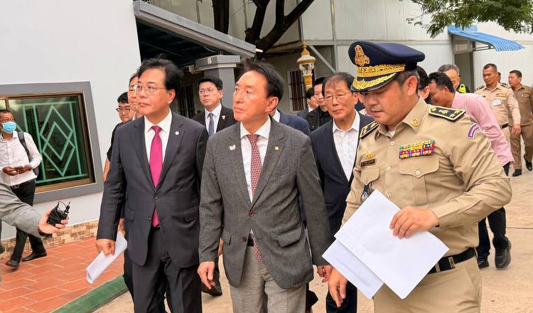 韓国の国会議員がプノンペンの詐欺犯罪拠点を視察