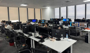 プノンペン・ピッチ島 堂々と、ぬけぬけとタワマンに国際詐欺拠点、警察捜索