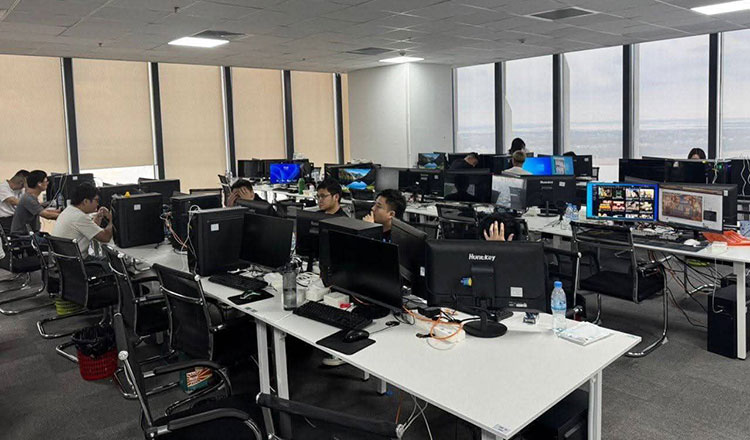 プノンペン・ピッチ島 堂々と、ぬけぬけとタワマンに国際詐欺拠点、警察捜索