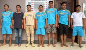 国境紛争の最中、国境警備隊員(将校、署長を含む）６人が人々の密入国手助けで逮捕