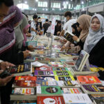 カンボジアブックフェアは読書習慣の育成を目指す