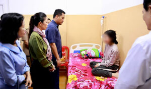 内相、タイ軍に性的暴行を受けたカンボジア人出稼ぎ労働者を訪問