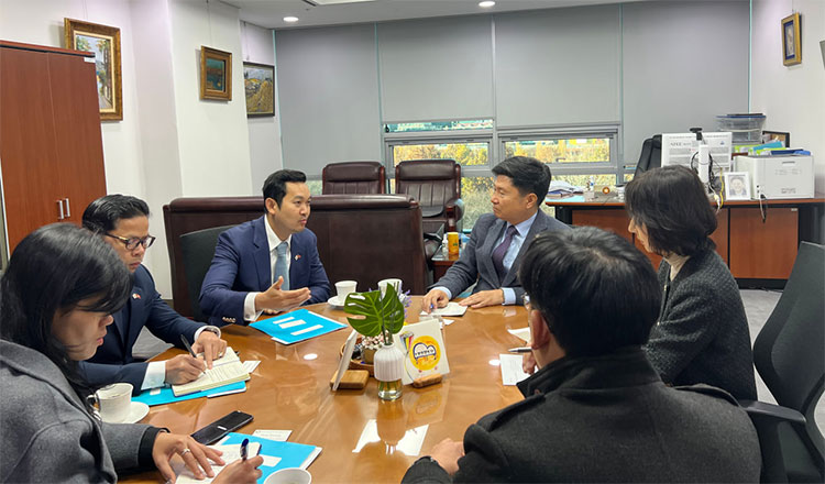 カンボジア、韓国に渡航制限の緩和を要求