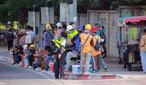 国境紛争の緊張が高まり、タイはカンボジア人の労働許可証の更新を凍結