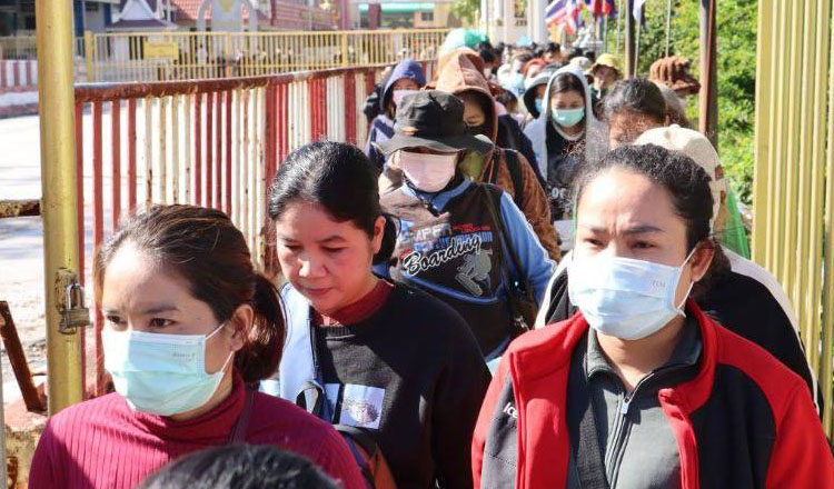 タイ カンボジア人出稼ぎ労働者133人を送還