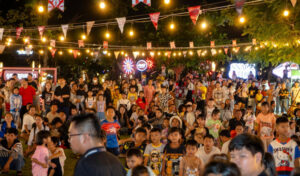 プノンペンの水祭り3日間、「ストリートナイトマーケット」を開催