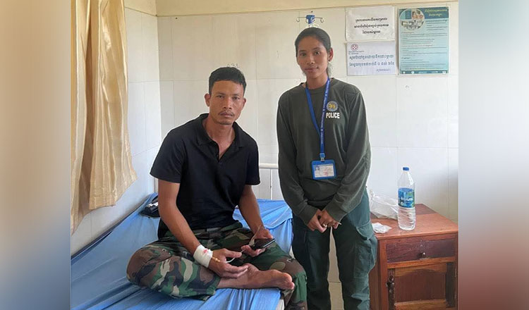 タイ軍？が狂犬病の疑いの犬を使ってカンボジア前線兵士を攻撃