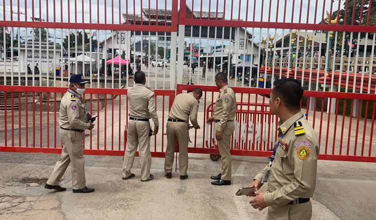 カンボジア　タイの国境検問所ですべての出入国を全面的に停止