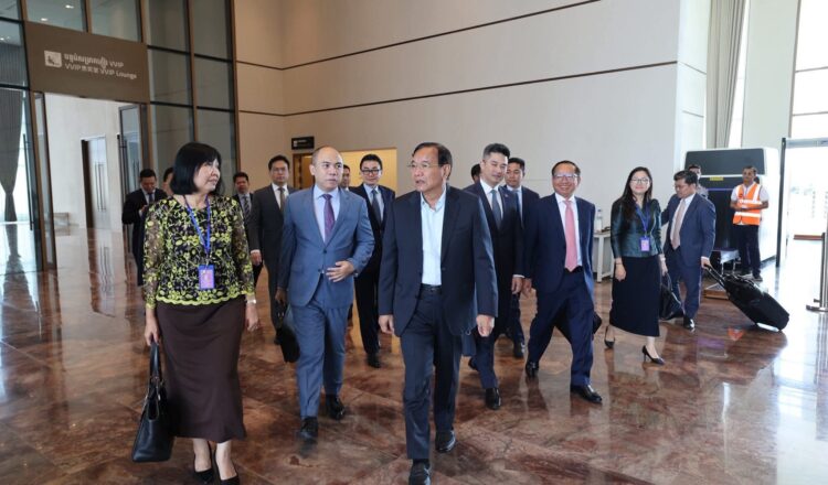 プラク・ソコン外相が中国での三国国境協議にカンボジア代表団を率いる