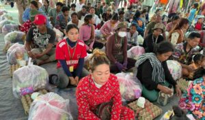 国防大臣　停戦によりカンボジアの避難民が帰還し、農業を再開に