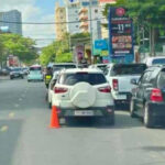 プノンペン  ビュッフェ経営者に公道無秩序な駐車で規制