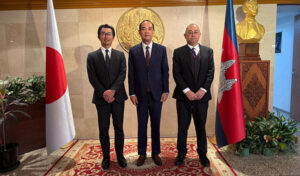 駐日カンボジア大使がNX商事と会談し、持続可能な家具の寄付ついて協議