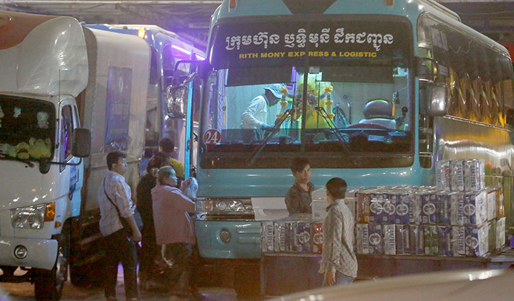 夜行バスが国内移動者の間で人気を集めている