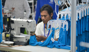 政府が全国規模の支援策を展開中、約100万人のカンボジア人がタイから帰国