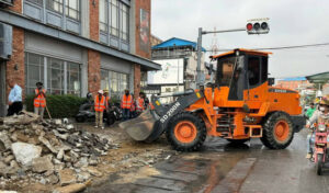 当局、露店販売禁止の反発のなか、ドゥウムコー市場周辺道路のインフラ整備開始