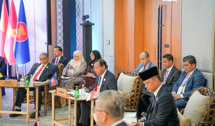 ASEAN外相会議、カンボジア・タイ国境緊張の平和的終結を支持