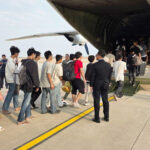 オンライン詐欺加担のミャンマー人729人を特別便で国外追放