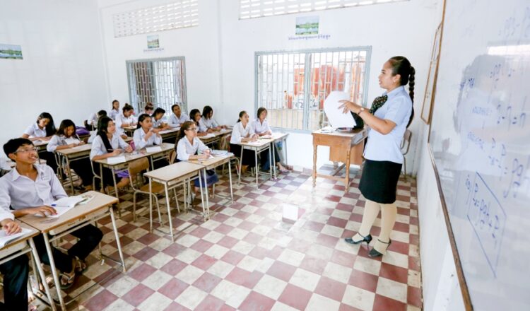 文科省、授業活動以外で授業での携帯電話の使用禁止、ガイドライン発行