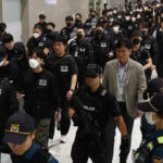 韓国、記録的な規模でカンボジアから詐欺容疑者73人を送還