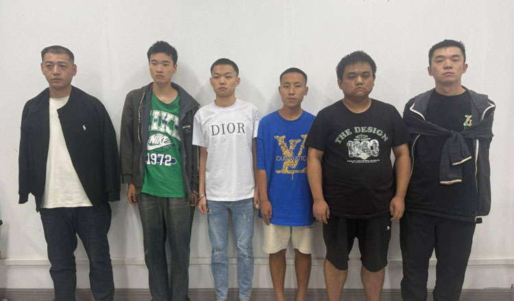 ゴム農園で死体が発見され、中国人6人を逮捕