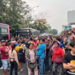 プノンペンの露天商、新市場への強制移転に抗議で道路封鎖