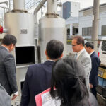 環境大臣　日本製の無煙廃棄物焼却炉を導入