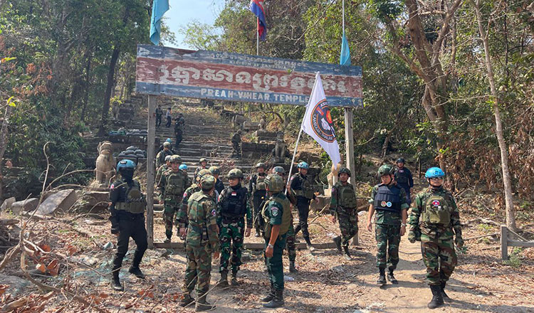 ASEAN監視団がプレアビヒアを訪問し、停戦後の状況を検証