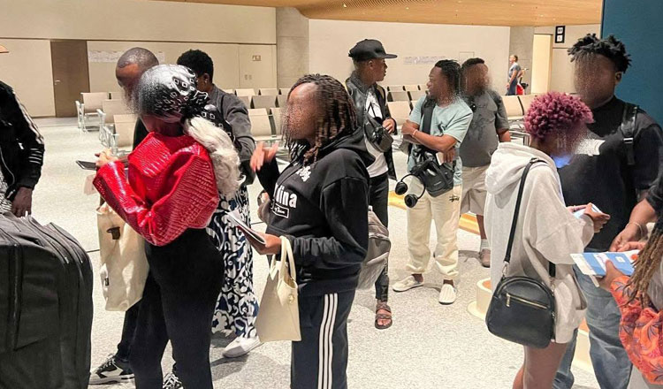 2月19日と20日にカンボジアから強制送還された外国人372人