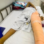 教師が生徒の足を蹴り、骨折させたという疑惑は虚偽と断定