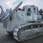 日本　地雷除去活動を強化するために重機を供与