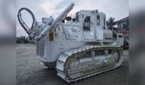日本 地雷除去活動を強化するために重機を供与