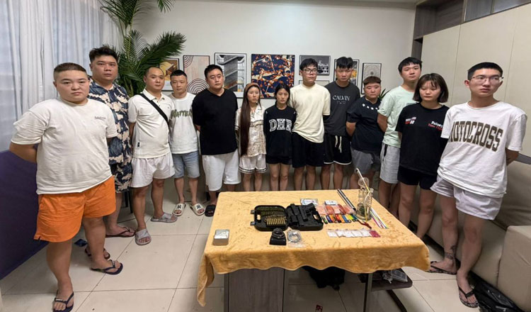 プノンペン 麻薬と銃器所持で外国人13人を逮捕