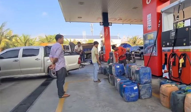 首相、中東紛争によるガソリン価格の値上げを控えるよう要請