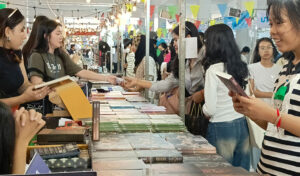 新刊書籍や家族向けにブックフェアが再開