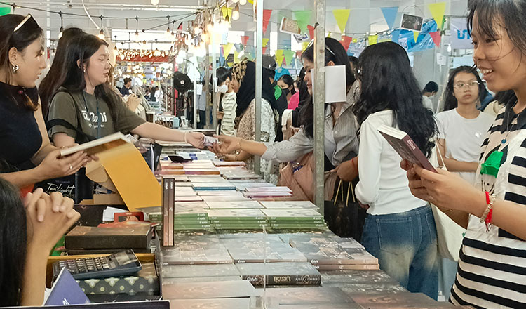 新刊書籍や家族向けにブックフェアが再開