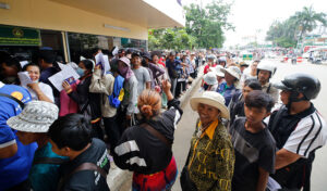 労働省 タイのカンボジア人出稼ぎ労働者の入国禁止措置を軽視