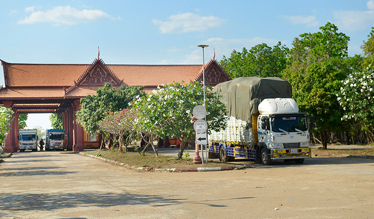 国境閉鎖の中、タイ製品がラオス経由でカンボジアに流入