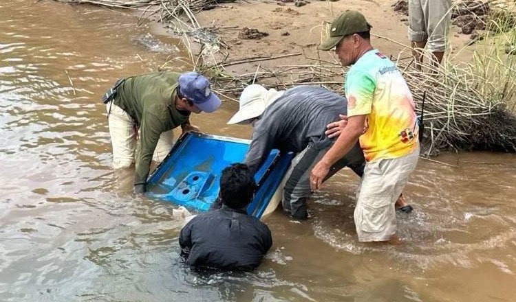 コ・ダック(ダック島)号のボート事故で2人死亡、4人行方不明