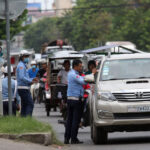 中東紛争による燃料価格高騰を受け、交通違反罰金を一時停止