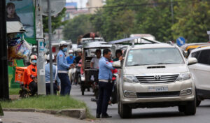 中東紛争による燃料価格高騰を受け、交通違反罰金を一時停止