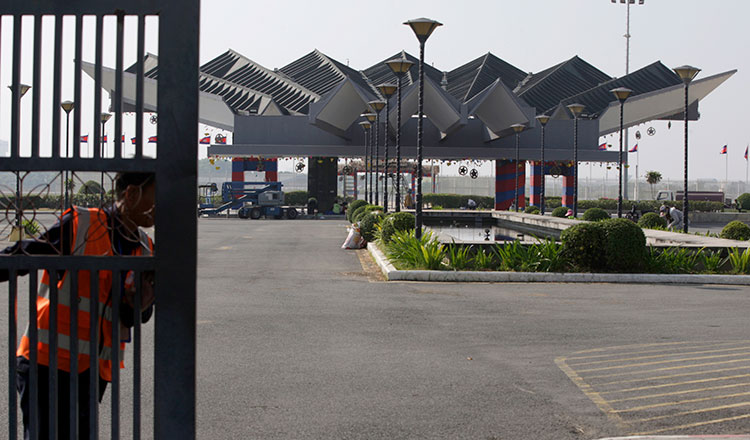 旧プノンペン空港がクメール正月に合わせて一般公開される