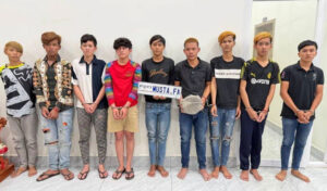 プノンペンで車への集団暴行事件で9人が逮捕