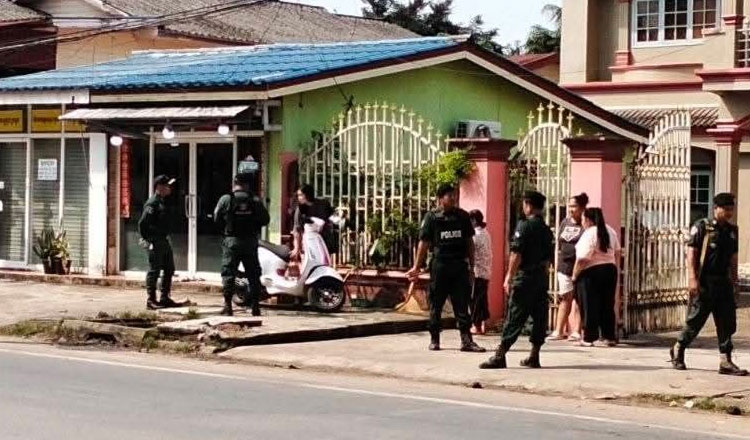 ココンで発生した銃撃事件で、警察は犯人を追跡中